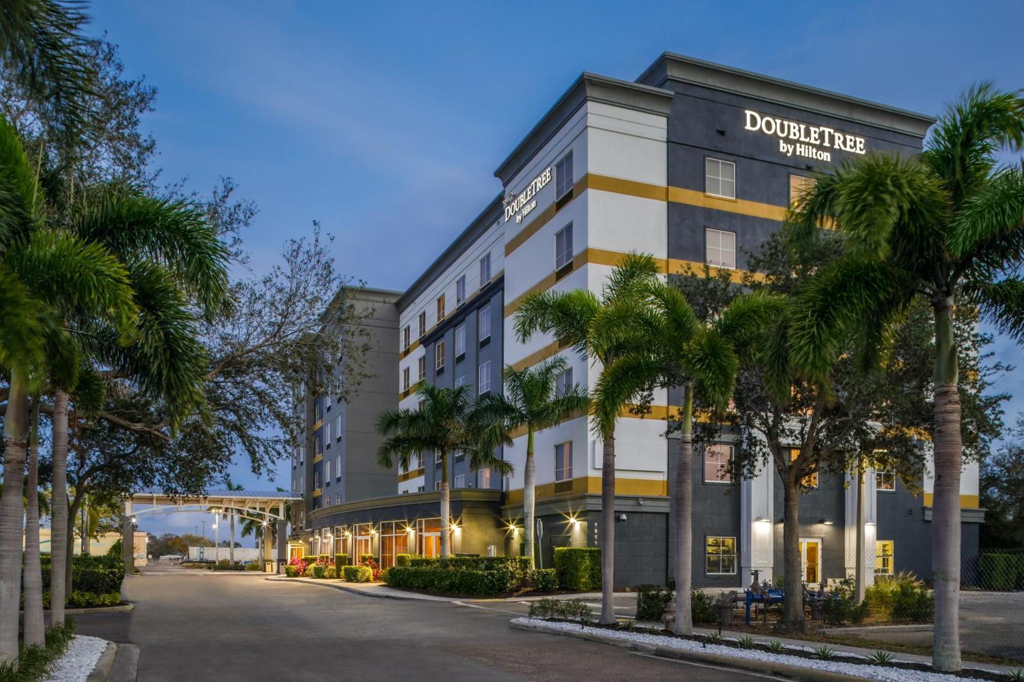 Doubletree By Hilton Sarasota Bradenton Airport Hotel Екстериор снимка