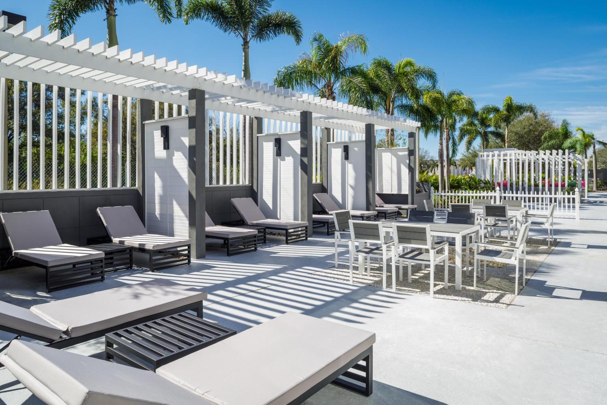 Doubletree By Hilton Sarasota Bradenton Airport Hotel Екстериор снимка