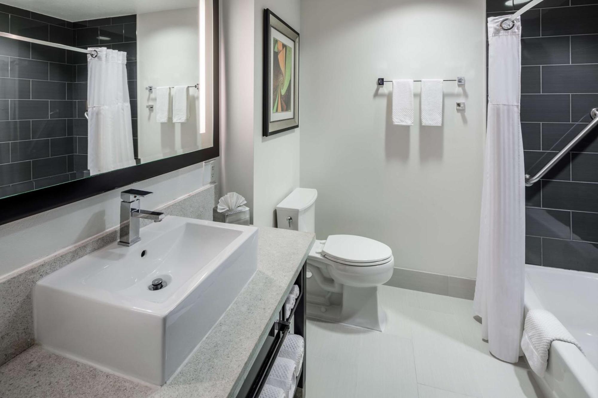 Doubletree By Hilton Sarasota Bradenton Airport Hotel Екстериор снимка