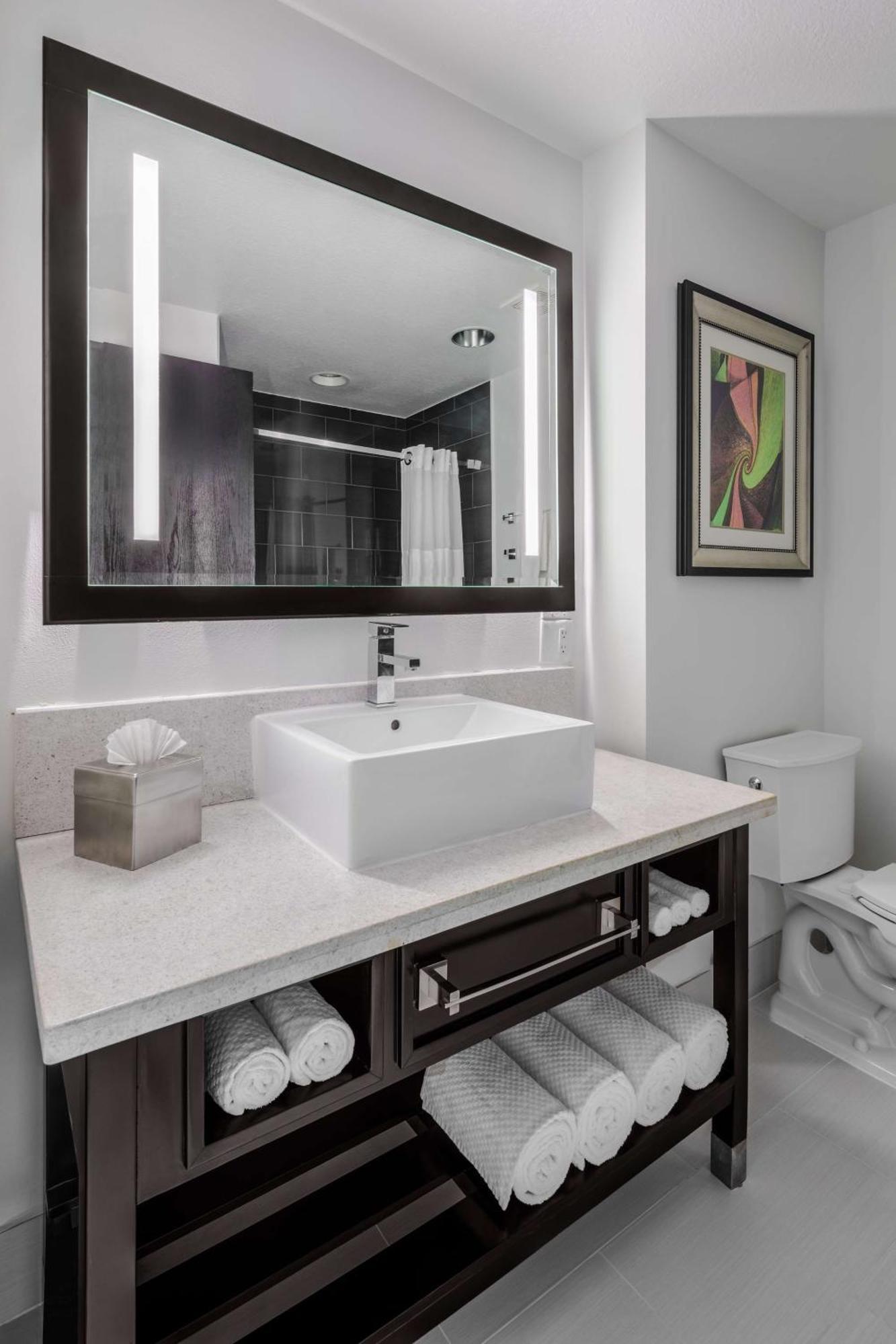 Doubletree By Hilton Sarasota Bradenton Airport Hotel Екстериор снимка