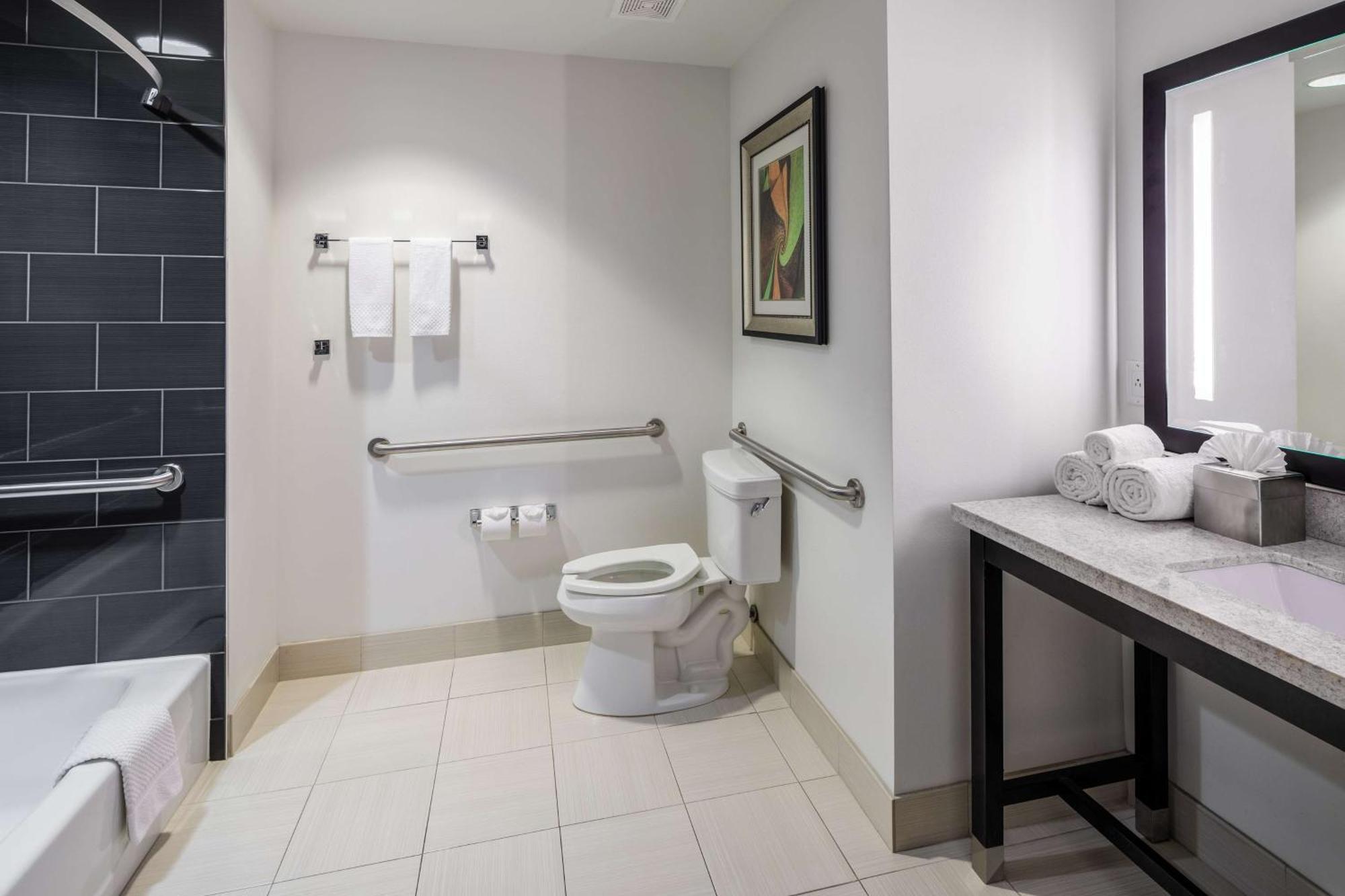 Doubletree By Hilton Sarasota Bradenton Airport Hotel Екстериор снимка
